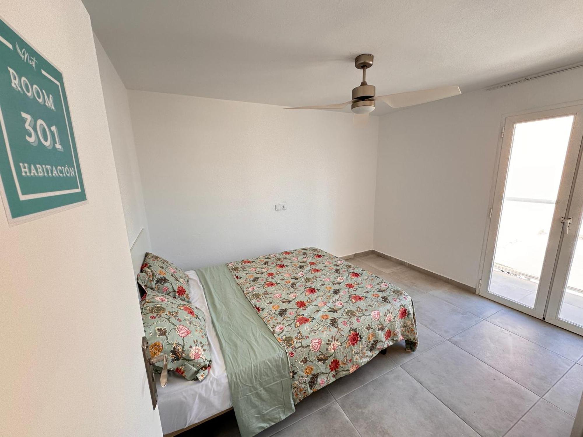 מלון Sant Antoni de Portmany Hostal Cisne מראה חיצוני תמונה